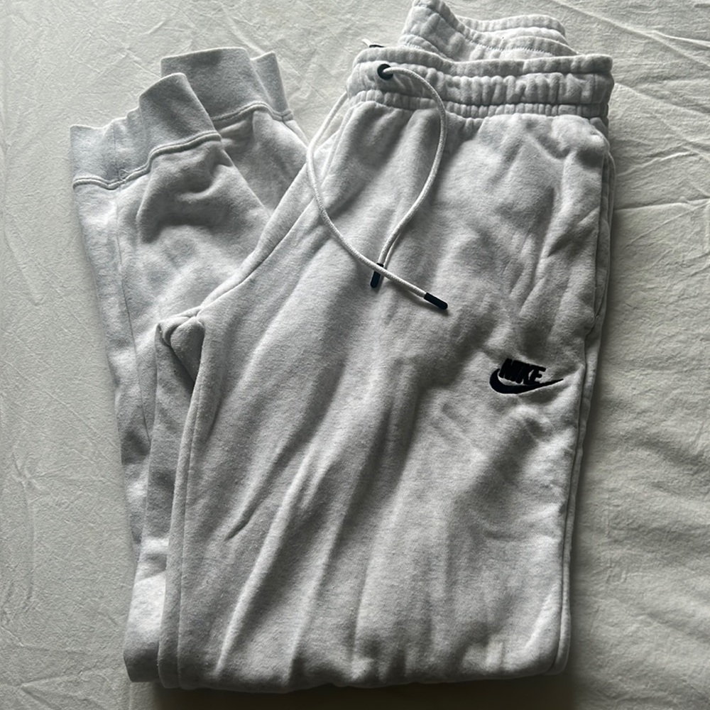 white heather nike joggers